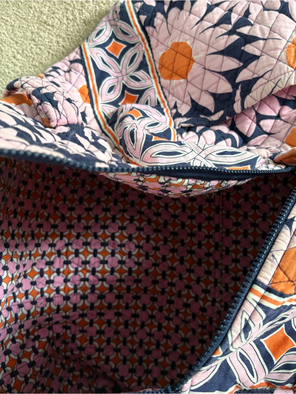 Vera Bradley RETIRED "Loves Me" Print Quilted Weekender Duffle Bag - Picture 7 of 8